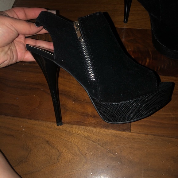Black heels - Picture 4 of 7